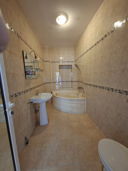 Piata Unirii, Calea Calarasilor, proprietar, vand casa P+M, 4 camere,