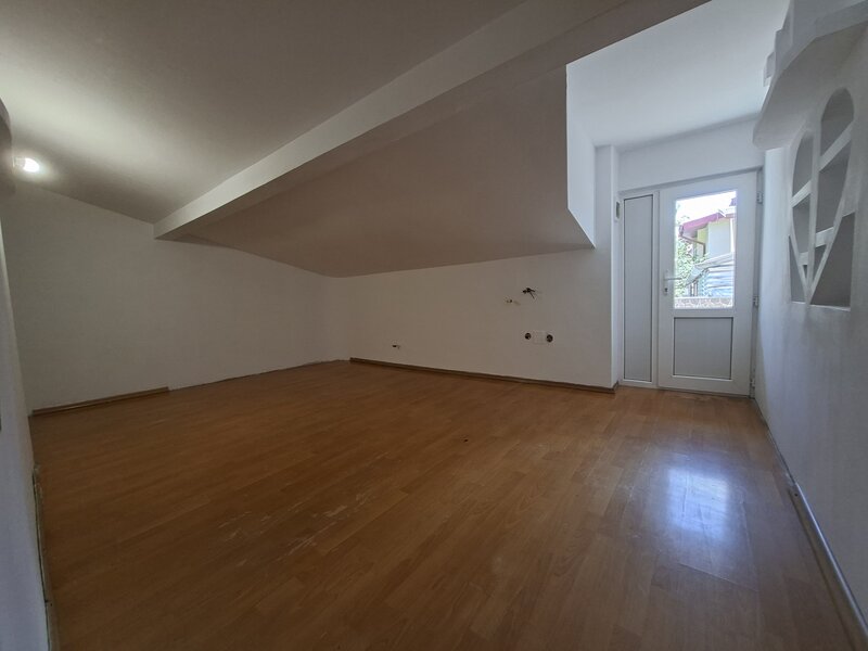 Piata Unirii, Calea Calarasilor, proprietar, vand casa P+M, 4 camere,