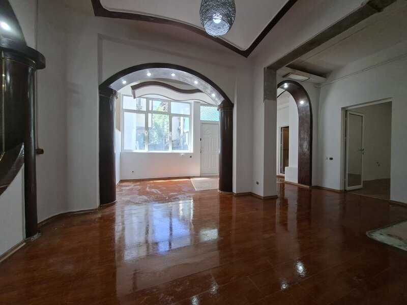 Piata Unirii, Calea Calarasilor, proprietar, vand casa P+M, 4 camere,