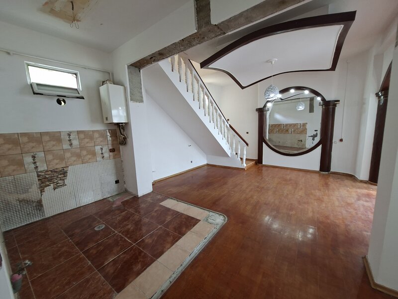 Piata Unirii, Calea Calarasilor, proprietar, vand casa P+M, 4 camere,