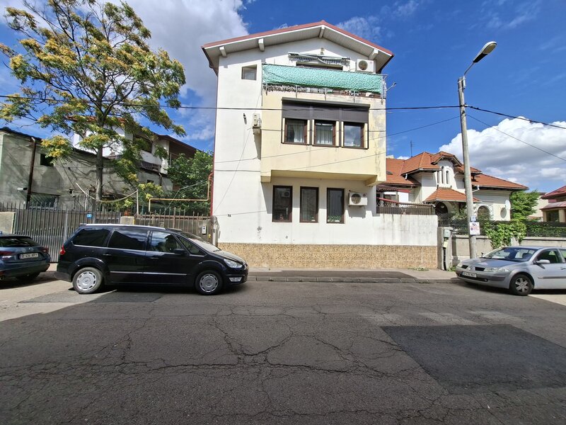 Piata Unirii, Calea Calarasilor, proprietar, vand casa P+M, 4 camere,