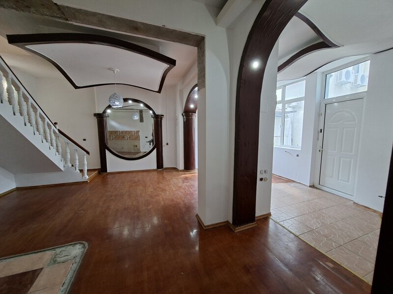 Piata Unirii, Calea Calarasilor, proprietar, vand casa P+M, 4 camere,