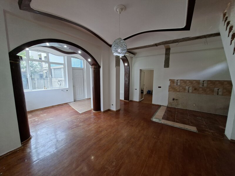 Piata Unirii, Calea Calarasilor, proprietar, vand casa P+M, 4 camere,